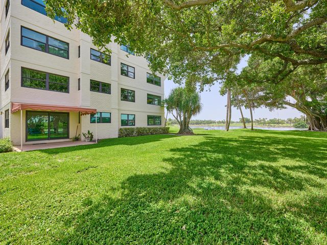 374 Golfview Road 106, North Palm Beach, FL 33408