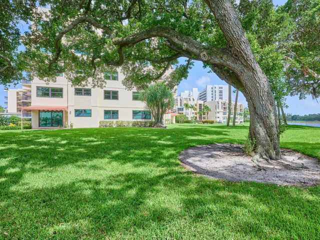 374 Golfview Road 106, North Palm Beach, FL 33408