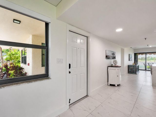 374 Golfview Road 106, North Palm Beach, FL 33408