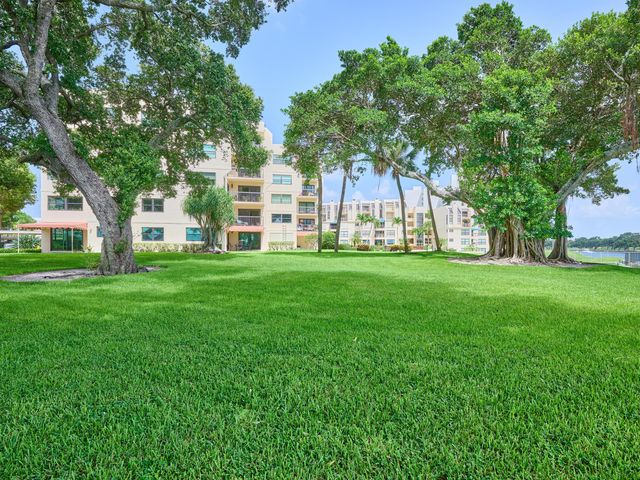 374 Golfview Road 106, North Palm Beach, FL 33408