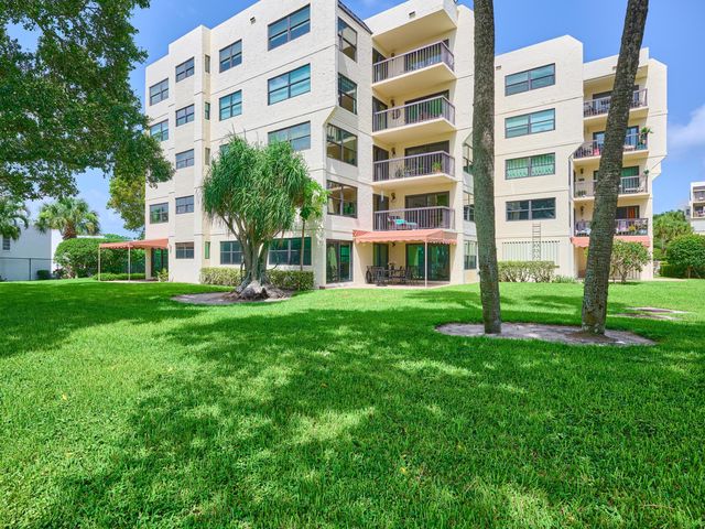 374 Golfview Road 106, North Palm Beach, FL 33408
