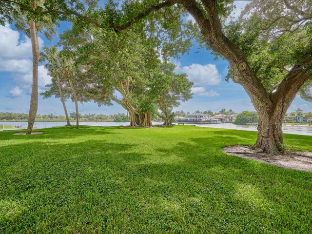 374 Golfview Road 106, North Palm Beach, FL 33408