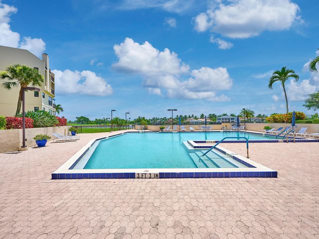374 Golfview Road 106, North Palm Beach, FL 33408