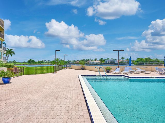 374 Golfview Road 106, North Palm Beach, FL 33408