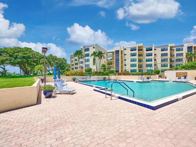 374 Golfview Road 106, North Palm Beach, FL 33408