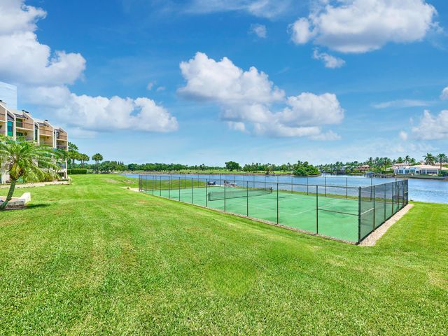 374 Golfview Road 106, North Palm Beach, FL 33408