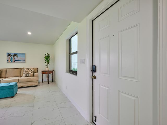 374 Golfview Road 106, North Palm Beach, FL 33408