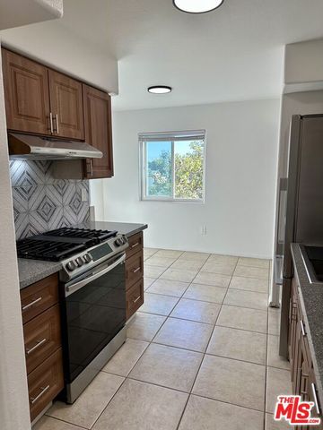 8110 S San Pedro Street, Los Angeles, CA 90003