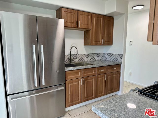 8110 S San Pedro Street, Los Angeles, CA 90003