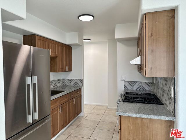 8110 S San Pedro Street, Los Angeles, CA 90003