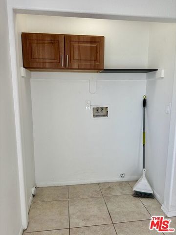 8110 S San Pedro Street, Los Angeles, CA 90003