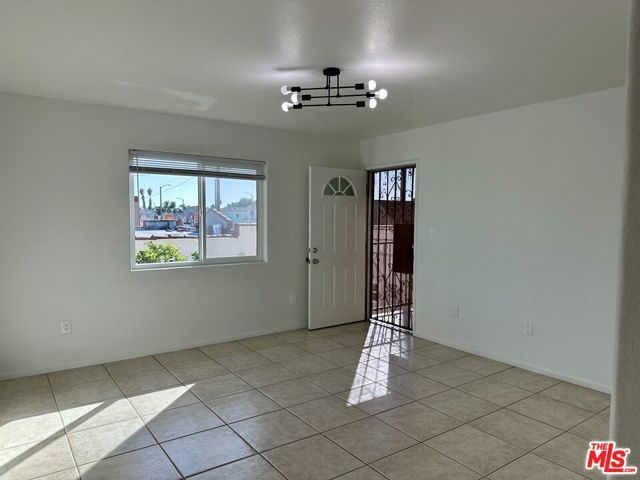 8110 S San Pedro Street, Los Angeles, CA 90003