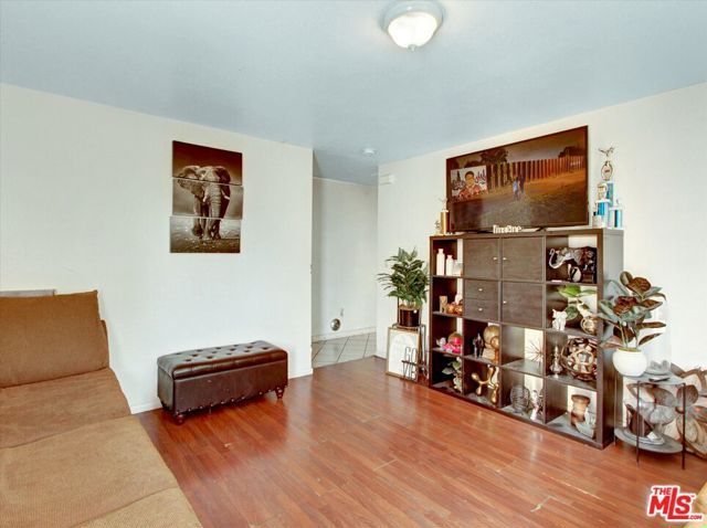 8110 S San Pedro Street, Los Angeles, CA 90003