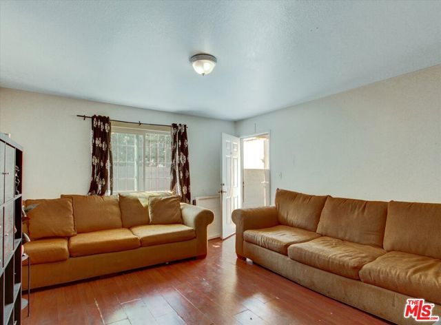 8110 S San Pedro Street, Los Angeles, CA 90003