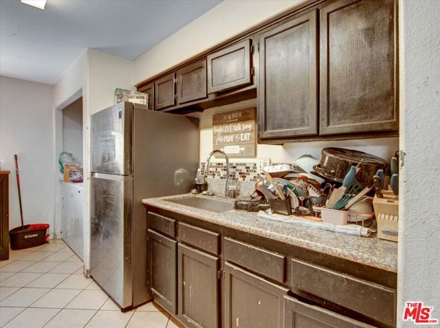 8110 S San Pedro Street, Los Angeles, CA 90003