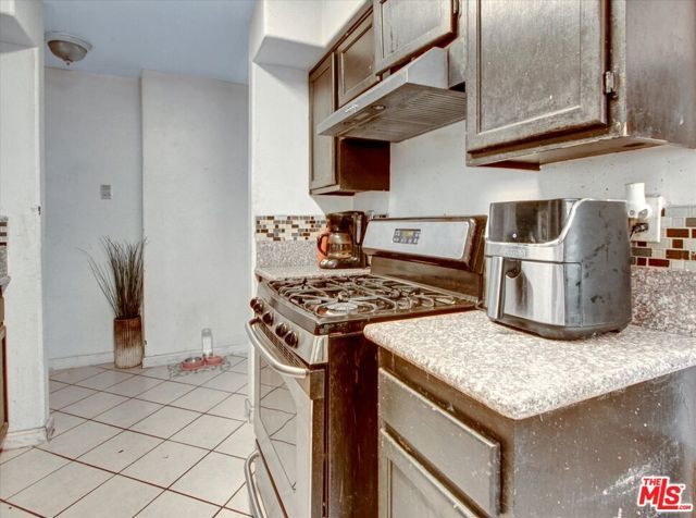 8110 S San Pedro Street, Los Angeles, CA 90003