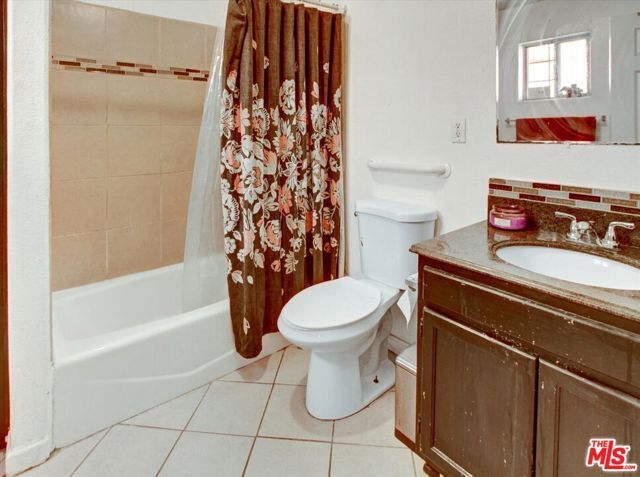 8110 S San Pedro Street, Los Angeles, CA 90003