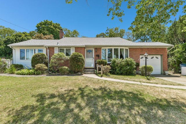 24 Oakley Drive, Huntington Station, NY 11746