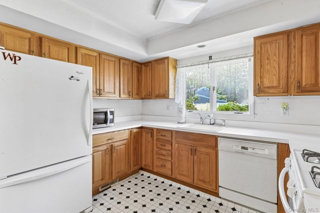 24 Oakley Drive, Huntington Station, NY 11746