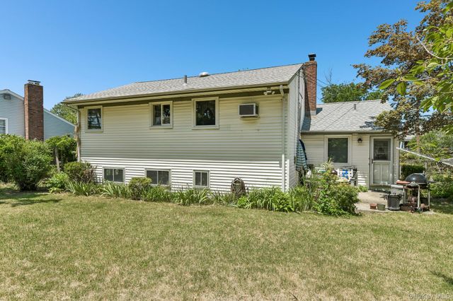 24 Oakley Drive, Huntington Station, NY 11746