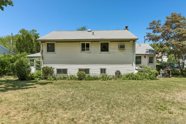 24 Oakley Drive, Huntington Station, NY 11746