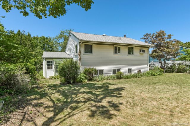 24 Oakley Drive, Huntington Station, NY 11746