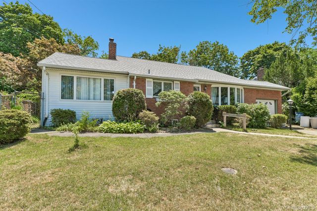 24 Oakley Drive, Huntington Station, NY 11746