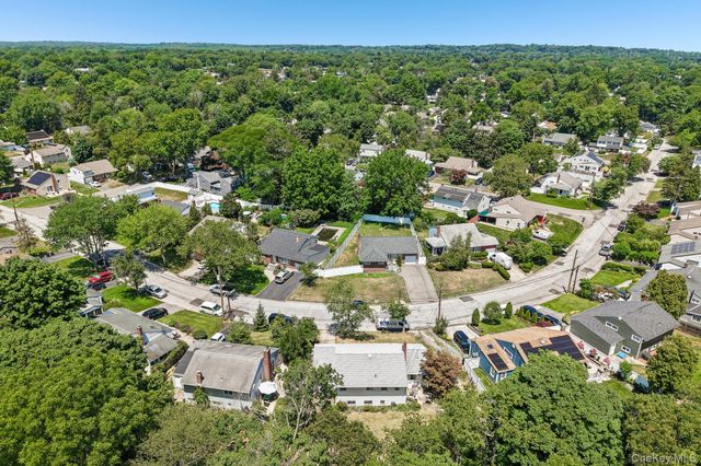 24 Oakley Drive, Huntington Station, NY 11746