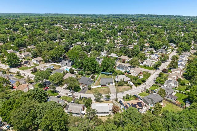 24 Oakley Drive, Huntington Station, NY 11746
