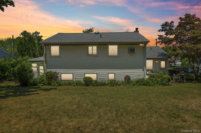 24 Oakley Drive, Huntington Station, NY 11746