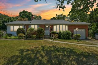 24 Oakley Drive, Huntington Station, NY 11746