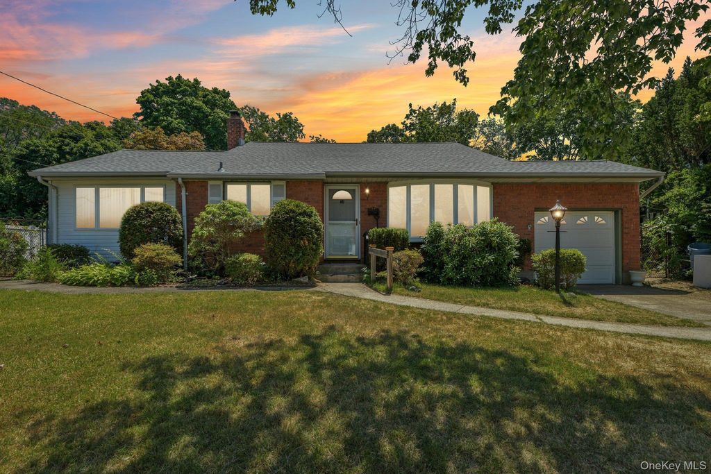 24 Oakley Drive, Huntington Station, NY 11746