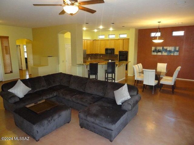 5704 E Río Verde Vista Drive, Tucson, AZ 85750