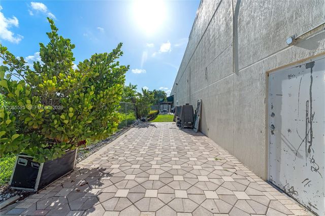 5991 NW 102nd Ave 6, Doral, FL 33178