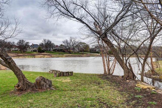 4500 Turnberry Drive, Lawrence, KS 66047