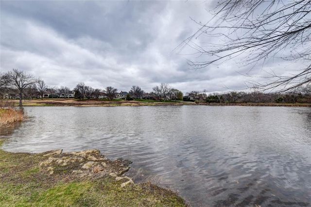 4500 Turnberry Drive, Lawrence, KS 66047