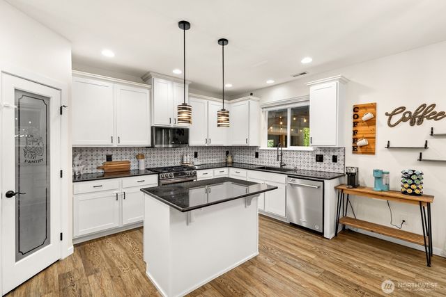 14925 Rivergrove Drive E, Sumner, WA 98390