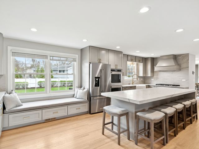 2870 Beckwith Court, Northbrook, IL 60062