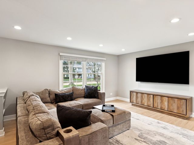 2870 Beckwith Court, Northbrook, IL 60062