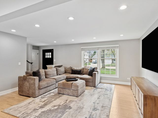 2870 Beckwith Court, Northbrook, IL 60062