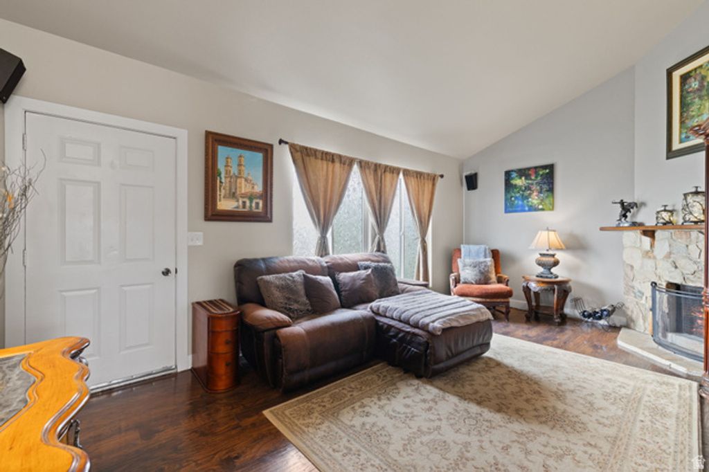 Image 3 of property listing at 115 W 400 N, Santaquin, UT 84655