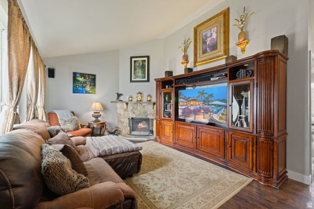 Image 4 of property listing at 115 W 400 N, Santaquin, UT 84655