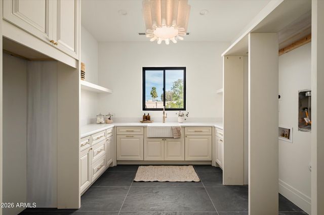 6711 E JENAN Drive, Scottsdale, AZ 85254