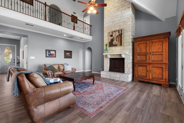 101 Kelly Emeralds RD, Burnet, TX 78611