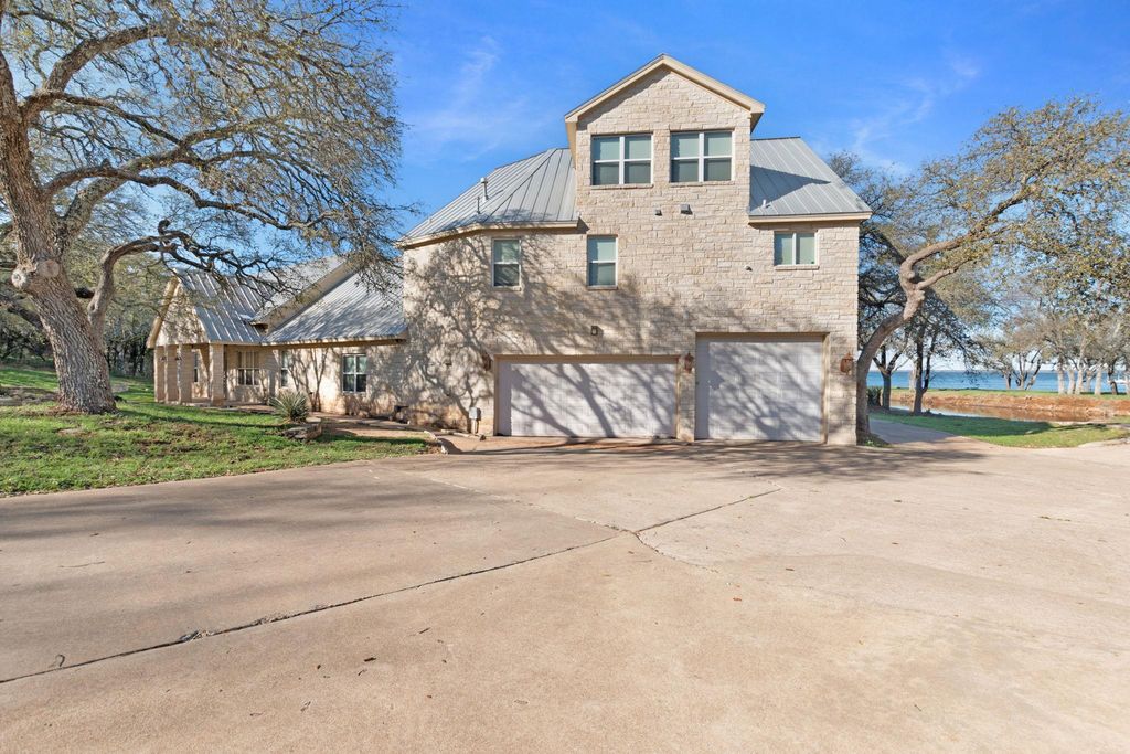 101 Kelly Emeralds RD, Burnet, TX 78611