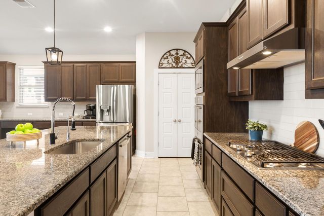 188 Rough Leaf DR, Buda, TX 78610