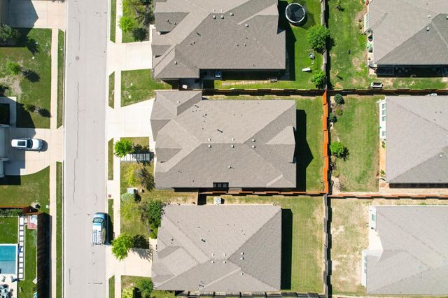 188 Rough Leaf DR, Buda, TX 78610