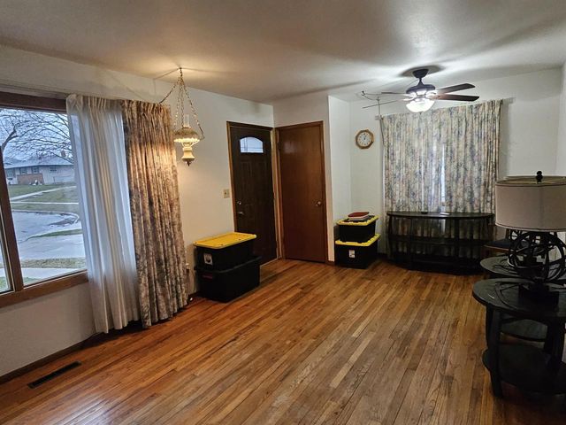 1925 Cleveland Street, Beloit, WI 53511