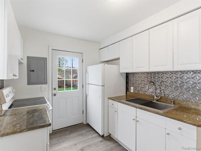 771 E Mansfield Avenue, Pontiac, MI 48340