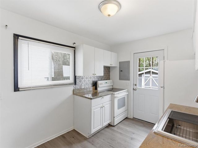 771 E Mansfield Avenue, Pontiac, MI 48340